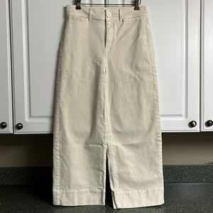 Ann Taylor wide leg jeans
Size: 6
Color: ecru